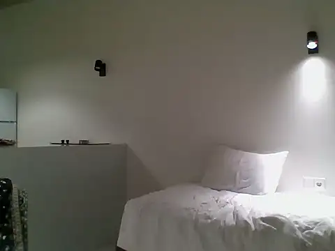 ALICAINWONDERLAND online show from 10-09-25, 03:43