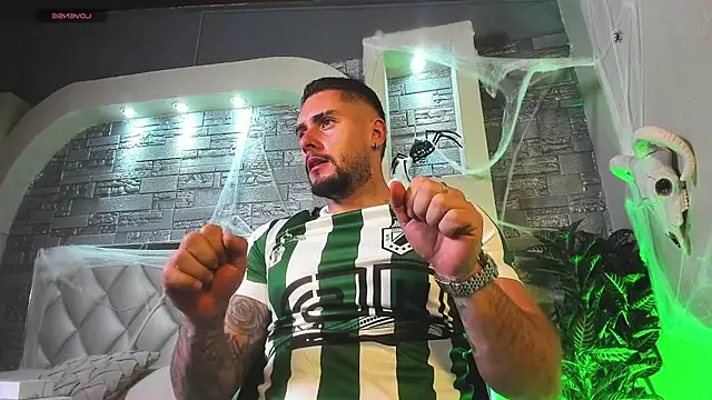 Snapshot of dominic_de_luca chatting on 10-27-25, 02:37 dominic de luca online show from 10-27-25, 02:37