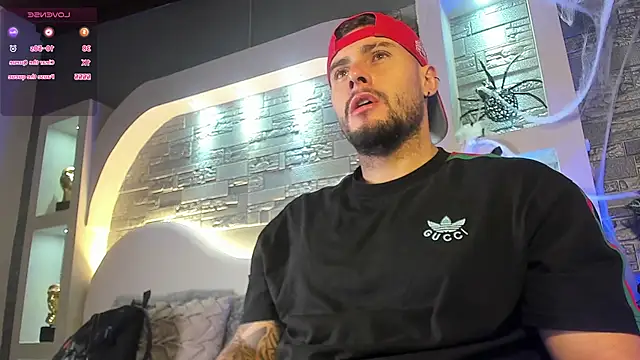 Snapshot of dominic_de_luca chatting on 10-31-25, 04:35 dominic de luca online show from 10-31-25, 04:35