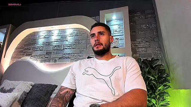 Snapshot of dominic_de_luca chatting on 11-11-25, 10:54 dominic de luca online show from 11-11-25, 10:54