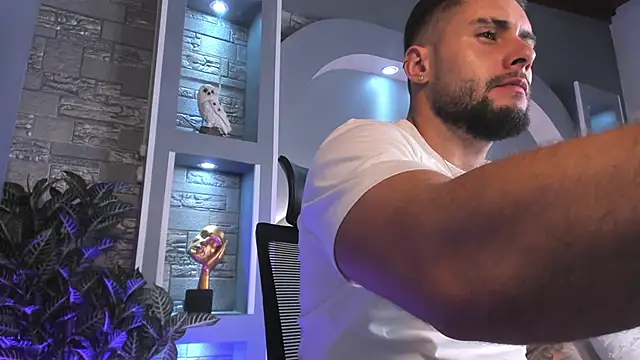 Snapshot of dominic_de_luca chatting on 01-17-26, 02:49 dominic de luca online show from 01-17-26, 02:49