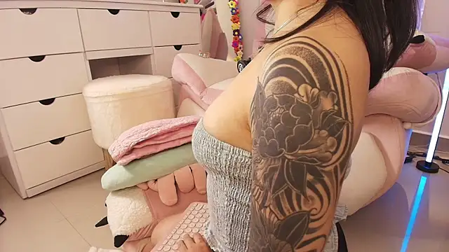 justonecute online show from 06-10-26, 12:22