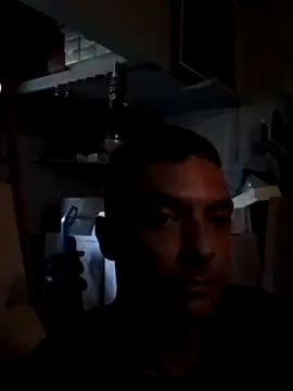 Snapshot of dicinyou80 chatting on 09-11-25, 01:33 dicinyou80 online show from 09-11-25, 01:33