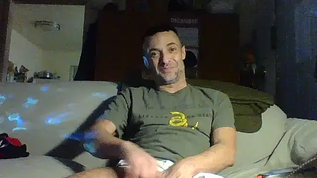 Snapshot of dicinyou80 chatting on 12-23-25, 05:49 dicinyou80 online show from 12-23-25, 05:49