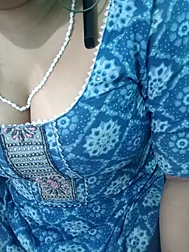 Snapshot of Anjali-bhabhi chatting on 10-05-25, 09:40 Anjali-bhabhi online show from 10-05-25, 09:40