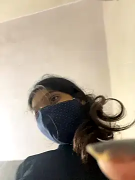 Snapshot of tanisha-2005 chatting on 09-10-25, 04:40 tanisha-2005 online show from 09-10-25, 04:40