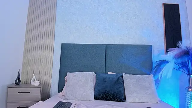 Snapshot of Laura_Ivy chatting on 02-05-26, 01:27 Laura Ivy online show from 02-05-26, 01:27