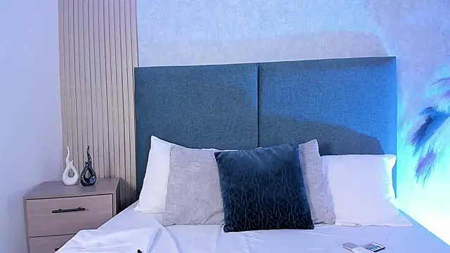 Snapshot of Laura_Ivy chatting on 02-12-26, 01:06 Laura Ivy online show from 02-12-26, 01:06