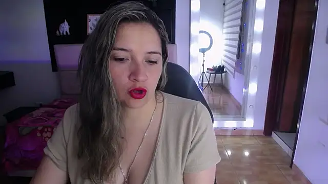 Snapshot of Agatha_bellucci_ chatting on 01-14-26, 01:50 Agatha bellucci online show from 01-14-26, 01:50