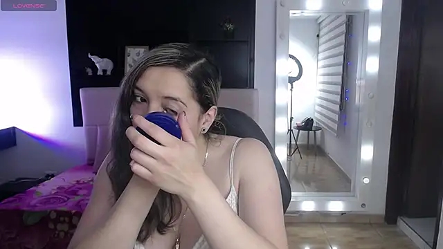 Snapshot of Agatha_bellucci_ chatting on 03-04-26, 12:44 Agatha bellucci online show from 03-04-26, 12:44