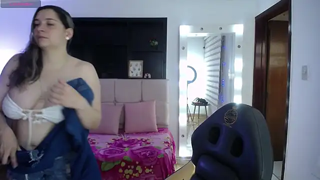 Snapshot of Agatha_bellucci_ chatting on 03-16-26, 01:15 Agatha bellucci online show from 03-16-26, 01:15