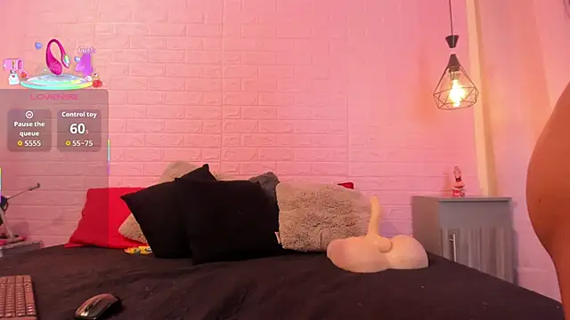 Snapshot of MayteLiu_ chatting on 10-15-25, 12:38 MayteLiu online show from 10-15-25, 12:38