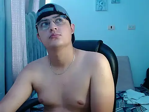 yesitwink  online show from 04-25-26, 03:09