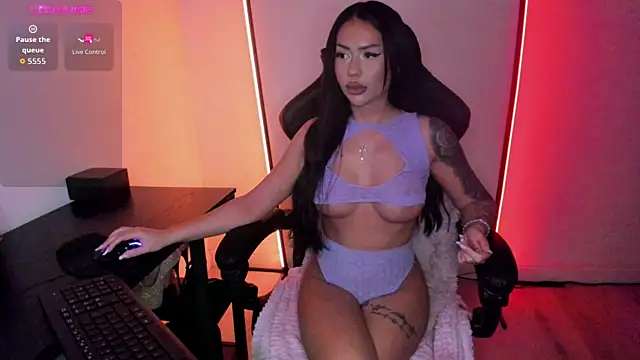 Snapshot of alisonrouge chatting on 12-18-25, 07:42 alisonrouge online show from 12-18-25, 07:42