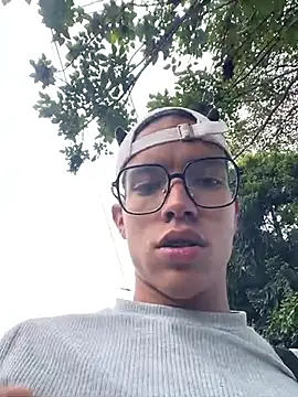 Snapshot of diegoand0911 chatting on 06-14-26, 07:27 diegoand0911 online show from 06-14-26, 07:27