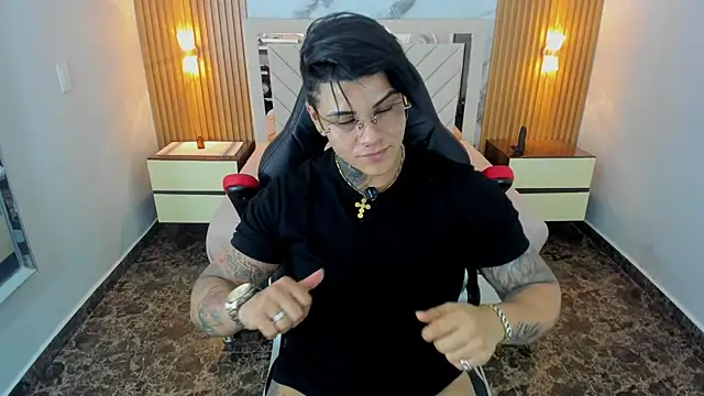 Snapshot of KAROLLJONES1 chatting on 06-11-26, 12:32 KAROLLJONES1 online show from 06-11-26, 12:32