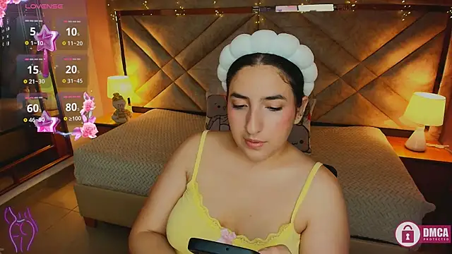 Snapshot of ambar_lover chatting on 12-05-25, 04:32 ambar lover online show from 12-05-25, 04:32