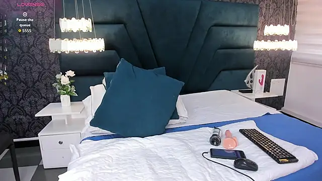 lexiluxuri online show from 09-30-25, 06:57