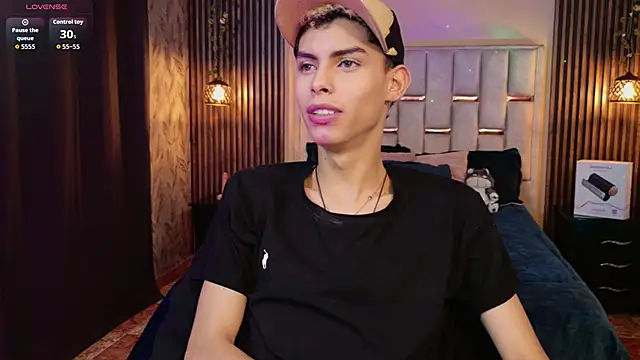 Room 69x online show from 04-11-26, 08:13