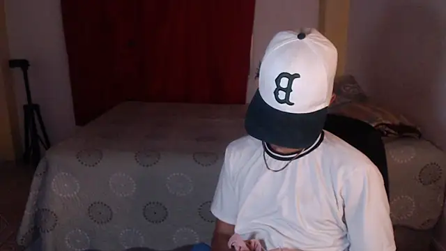 Snapshot of sung_yol chatting on 10-31-25, 02:34 sung yol online show from 10-31-25, 02:34