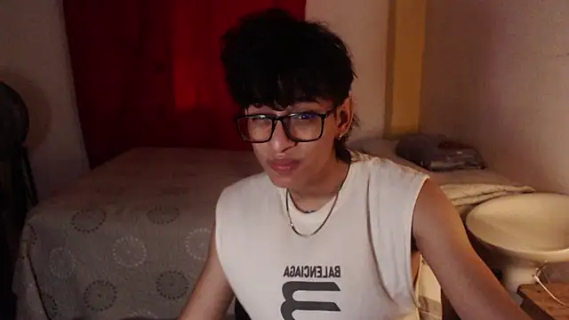 Snapshot of sung_yol chatting on 11-22-25, 06:18 sung yol online show from 11-22-25, 06:18