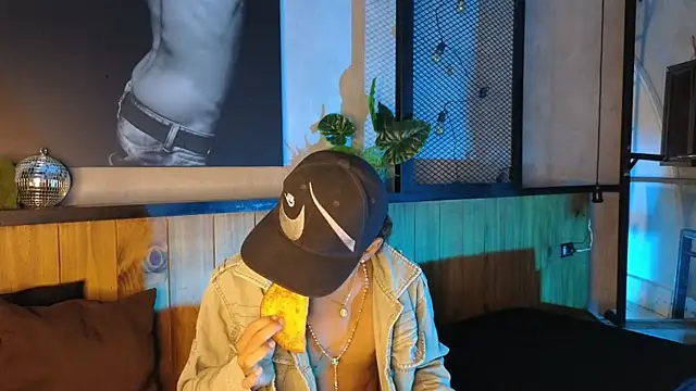 AlanCutee online show from 04-07-26, 11:54