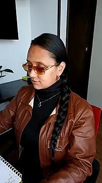 Snapshot of Esmeralda333 chatting on 01-19-26, 03:38 Esmeralda333 online show from 01-19-26, 03:38