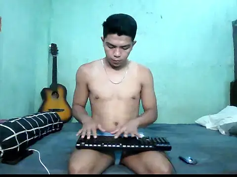 Snapshot of Hunky_paul chatting on 05-22-26, 05:14 Hunky paul online show from 05-22-26, 05:14