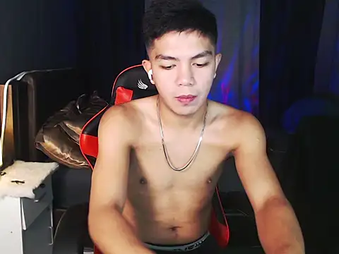 Snapshot of Hunky_paul chatting on 06-16-26, 04:37 Hunky paul online show from 06-16-26, 04:37