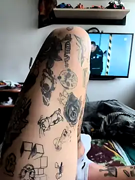 Snapshot of SmallButCrazy chatting on 10-22-25, 09:42 SmallButCrazy online show from 10-22-25, 09:42