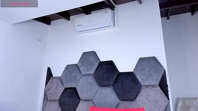 BellaNixs online show from 04-06-26, 11:22