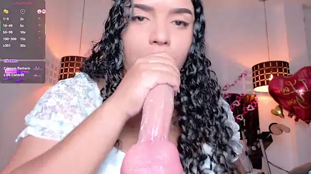 Snapshot of emily_perezz chatting on 02-13-26, 07:54 emily perezz online show from 02-13-26, 07:54