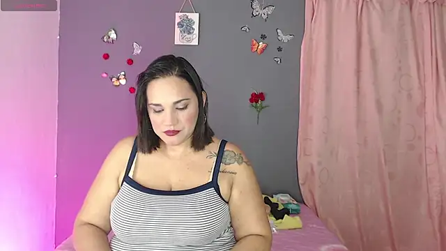 Snapshot of ROOSEQUEEN chatting on 11-06-25, 12:00 ROOSEQUEEN online show from 11-06-25, 12:00