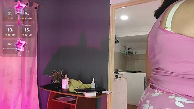 Snapshot of ROOSEQUEEN chatting on 11-13-25, 07:02 ROOSEQUEEN online show from 11-13-25, 07:02