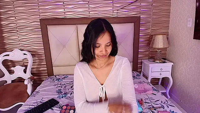 Miladiosa online show from 05-26-26, 12:12