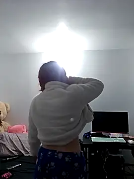 Snapshot of lunnaa_ chatting on 11-30-25, 12:58 lunnaa online show from 11-30-25, 12:58