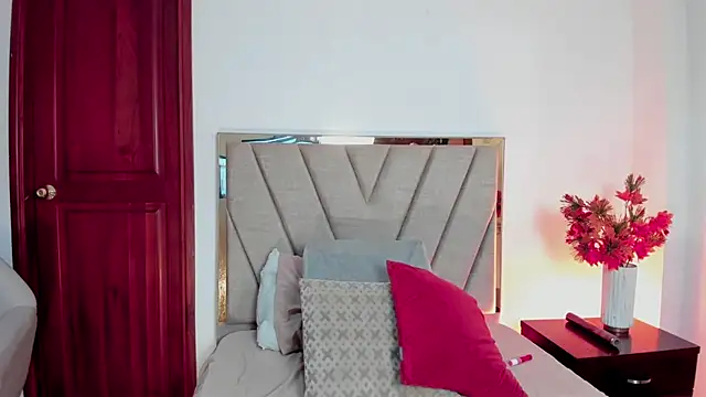 SerenaAveline online show from 10-12-25, 04:50