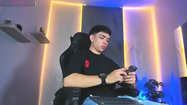 Eryonbradley online show from 06-12-26, 12:09