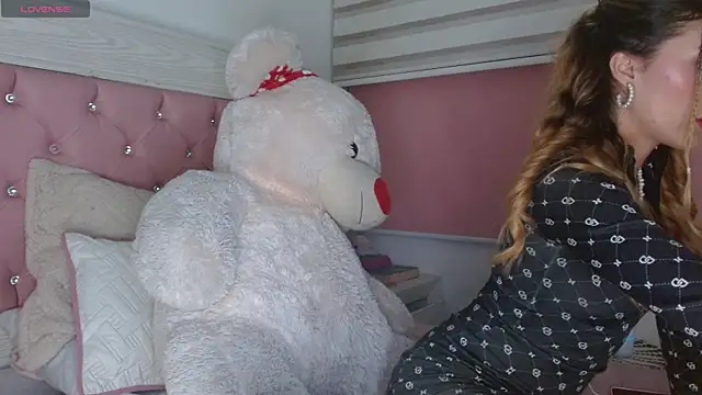 Snapshot of Ayleen_m chatting on 09-12-25, 06:13 Ayleen m online show from 09-12-25, 06:13