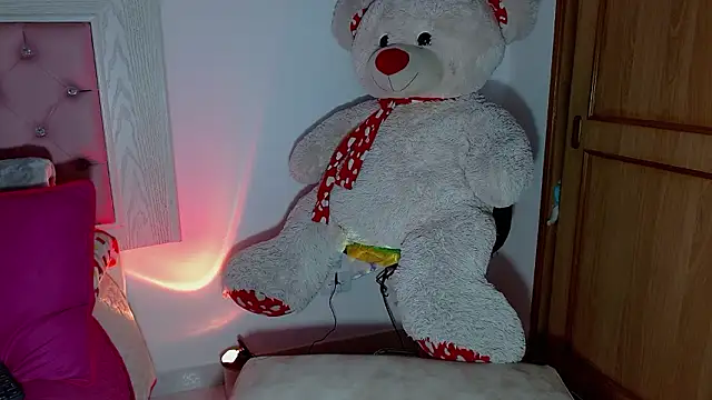 Snapshot of Ayleen_m chatting on 02-10-26, 01:10 Ayleen m online show from 02-10-26, 01:10