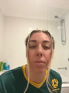 louiseberkeley online show from 06-26-26, 04:39