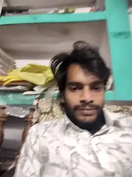 Snapshot of yashuuuu021 chatting on 11-22-25, 01:43 yashuuuu021 online show from 11-22-25, 01:43