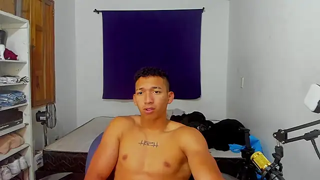 Snapshot of JuanchiT66 chatting on 10-04-25, 02:42 JuanchiT66 online show from 10-04-25, 02:42