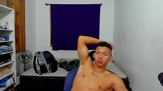 Snapshot of JuanchiT66 chatting on 10-15-25, 06:24 JuanchiT66 online show from 10-15-25, 06:24