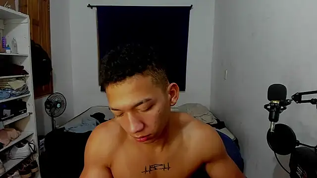 Snapshot of JuanchiT66 chatting on 10-22-25, 03:56 JuanchiT66 online show from 10-22-25, 03:56