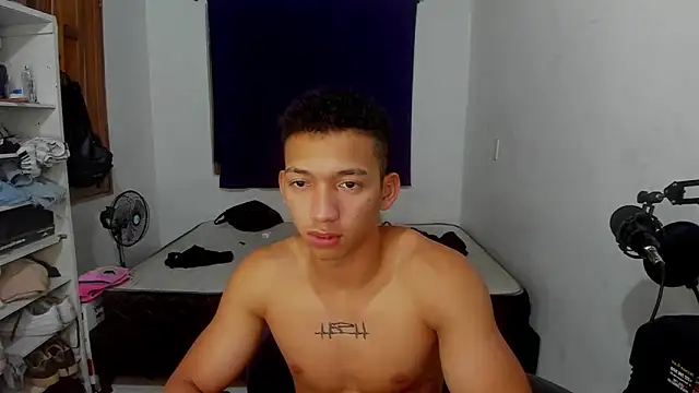 Snapshot of JuanchiT66 chatting on 10-30-25, 05:20 JuanchiT66 online show from 10-30-25, 05:20