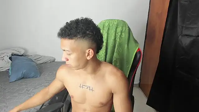 Snapshot of JuanchiT66 chatting on 03-05-26, 03:46 JuanchiT66 online show from 03-05-26, 03:46