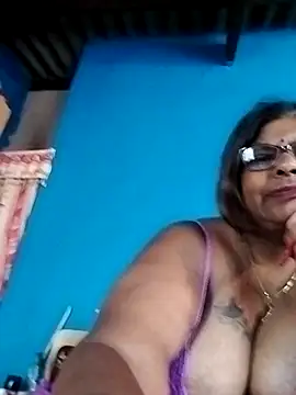 Snapshot of mileesha chatting on 10-30-25, 07:43 mileesha online show from 10-30-25, 07:43