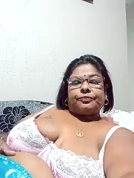 Snapshot of mileesha chatting on 12-13-25, 07:53 mileesha online show from 12-13-25, 07:53