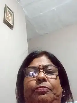 Snapshot of mileesha chatting on 12-18-25, 07:31 mileesha online show from 12-18-25, 07:31